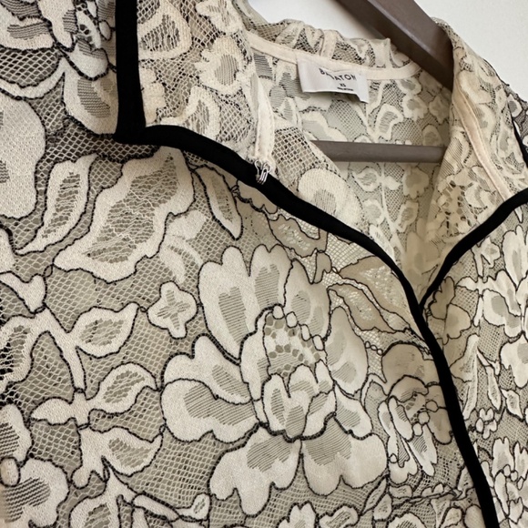 Aritzia Babaton Hopkins Blouse Size XS Sheer Floral Lace Birch Black - Picture 4 of 7